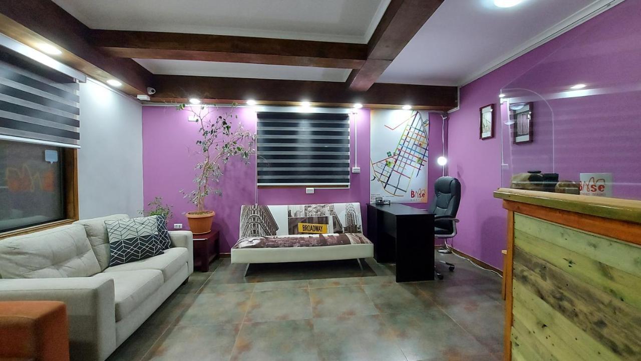 פורטו נטאלס Hostal La Base מראה חיצוני תמונה