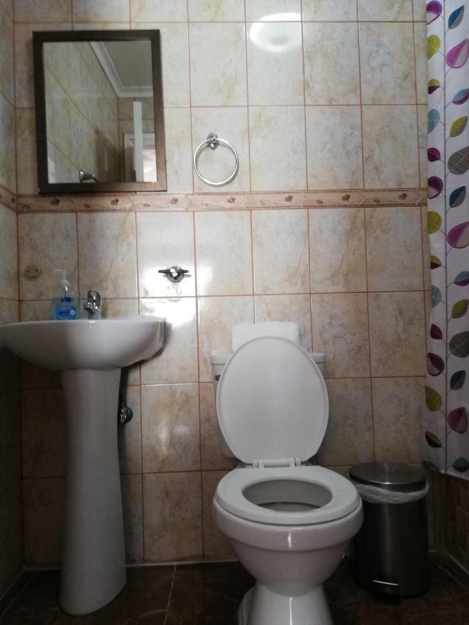 פורטו נטאלס Hostal La Base מראה חיצוני תמונה